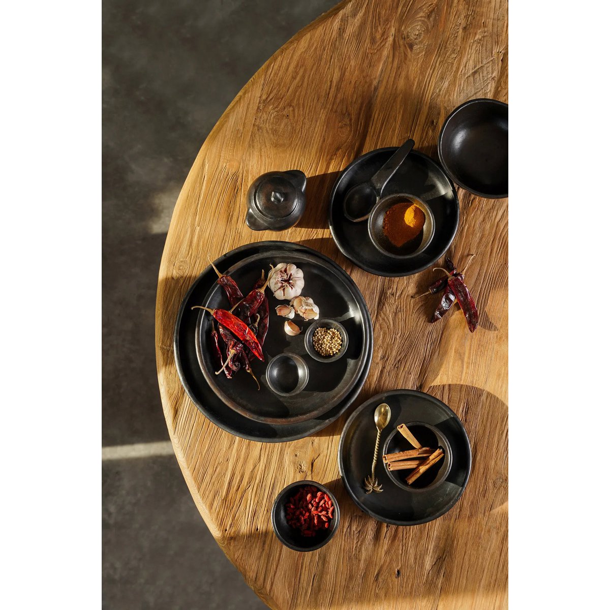 Terracotta bord Burned classic zwart - 30 cm