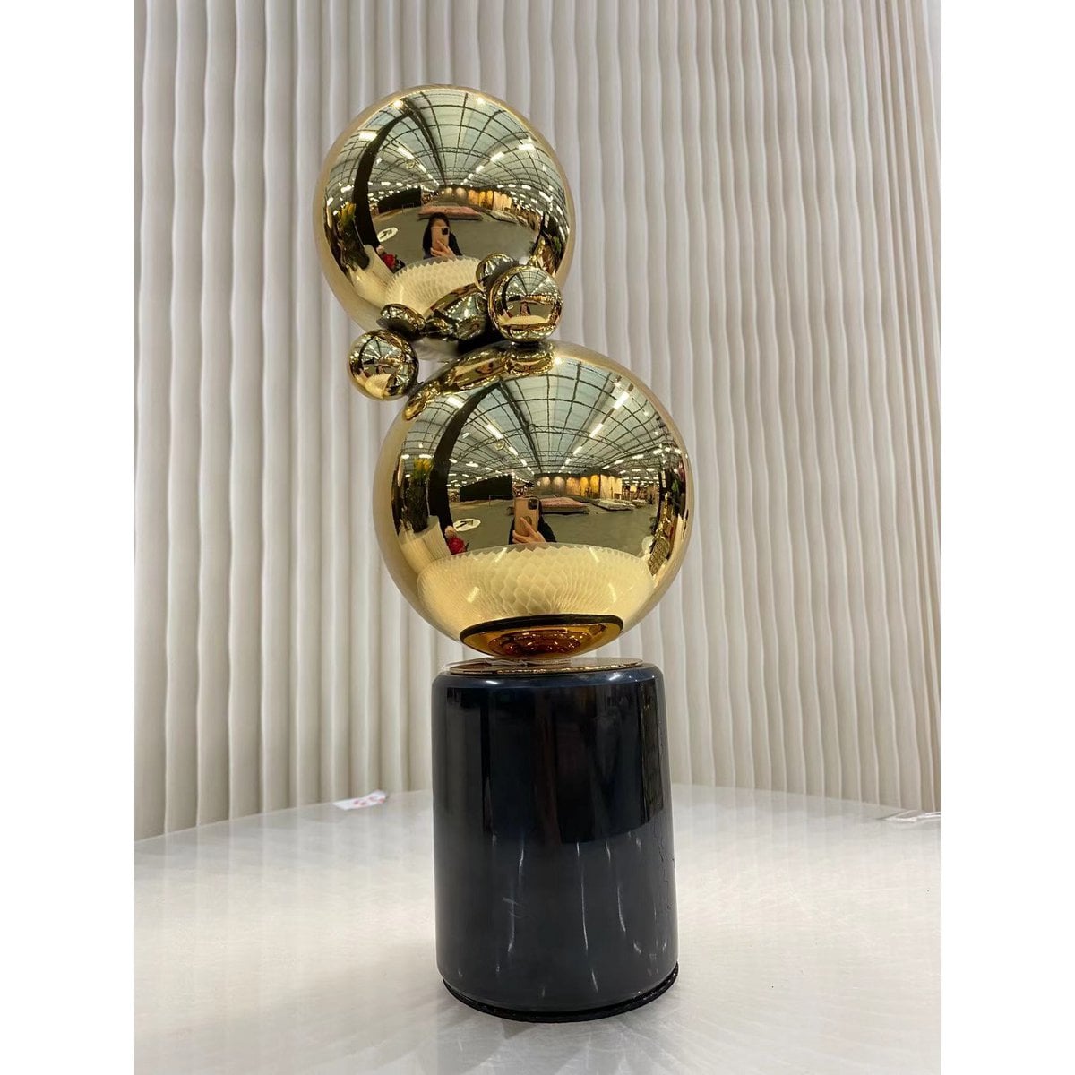 Marmer en messing sculptuur zwart/goud