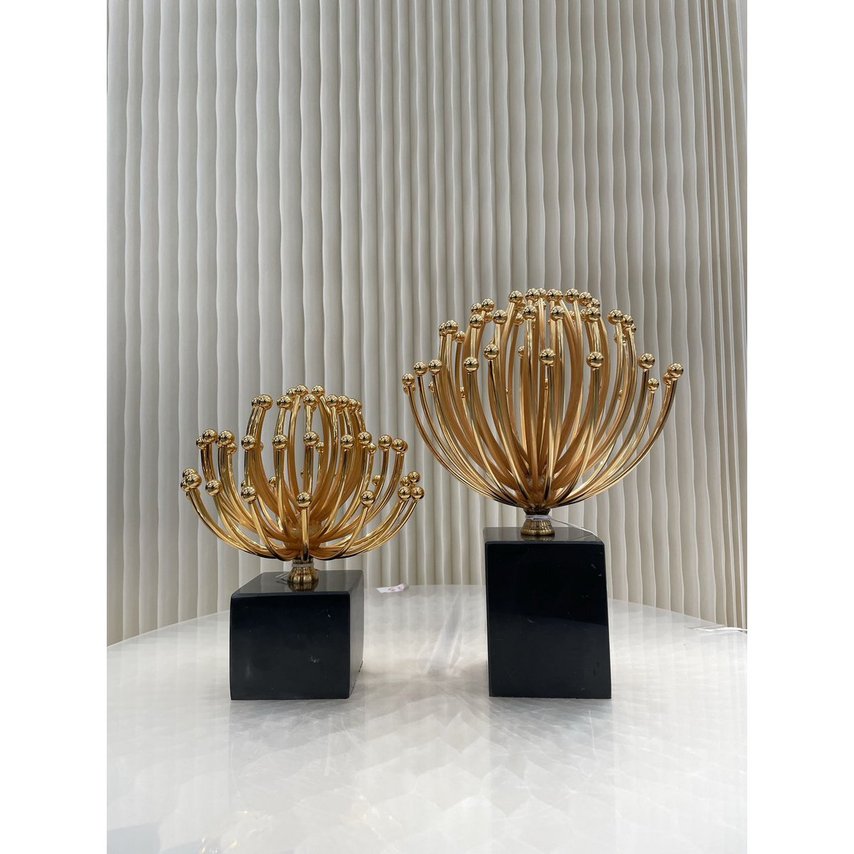 Metalen bloemdecoratie goudkleurig