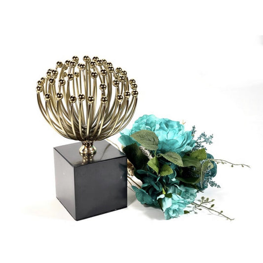 Metalen bloemdecoratie goudkleurig