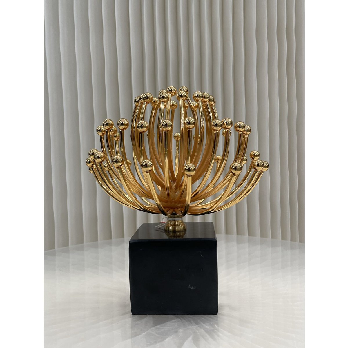 Metalen bloemdecoratie goudkleurig