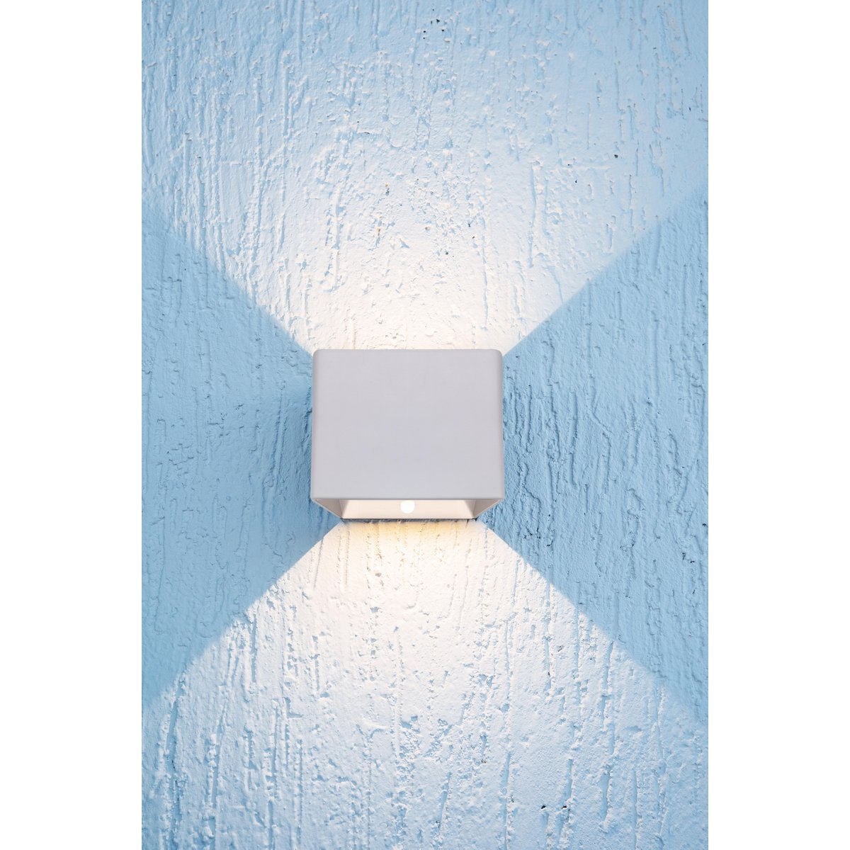 Noteloze wandlicht "kubus" magnetisch, ca. 10 x 10 cm, gemaakt van wit metaal, met bewegingssensor - OutHome