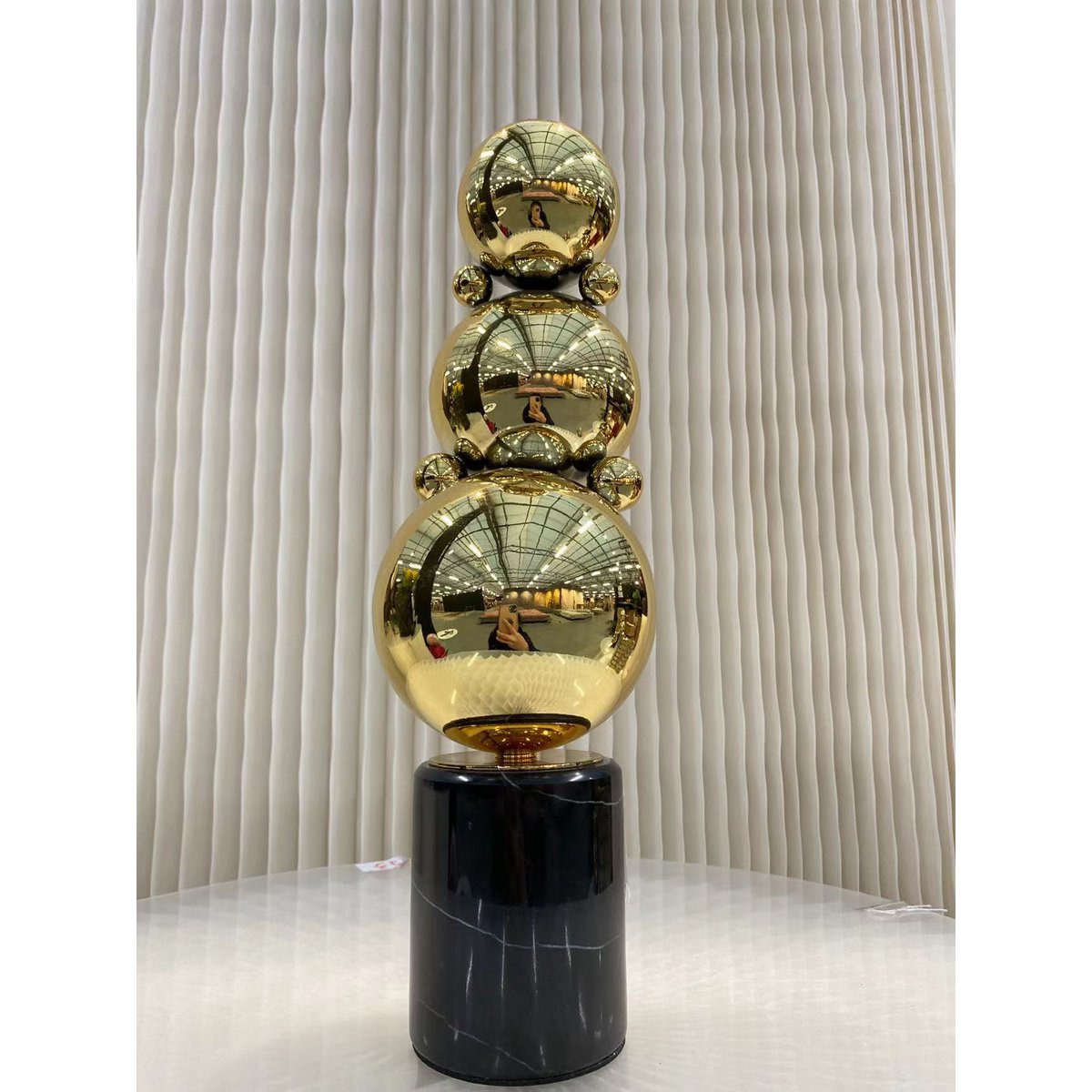 Marmer en messing sculpturen zwart/goud (set van 2)