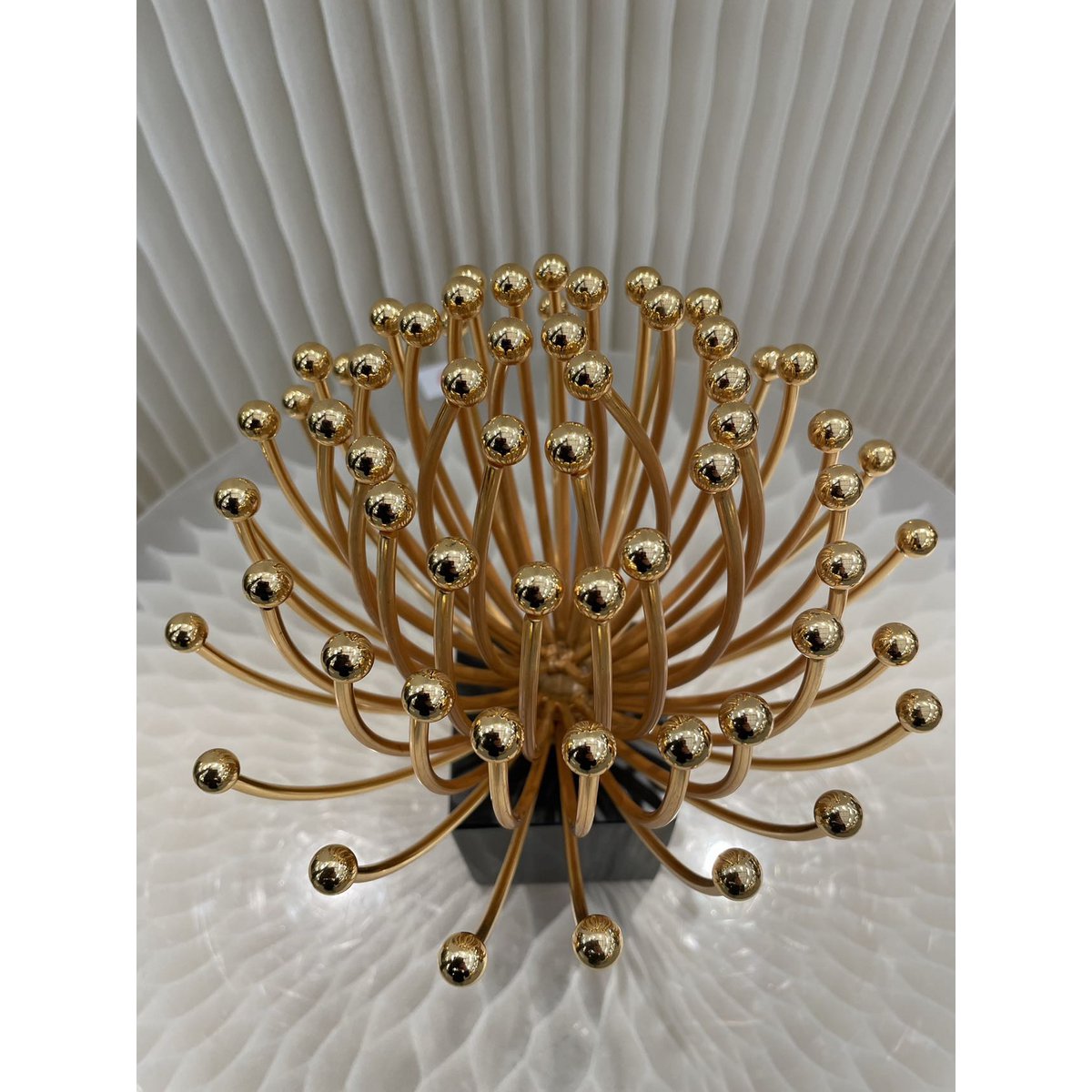 Metalen bloemdecoratie goudkleurig