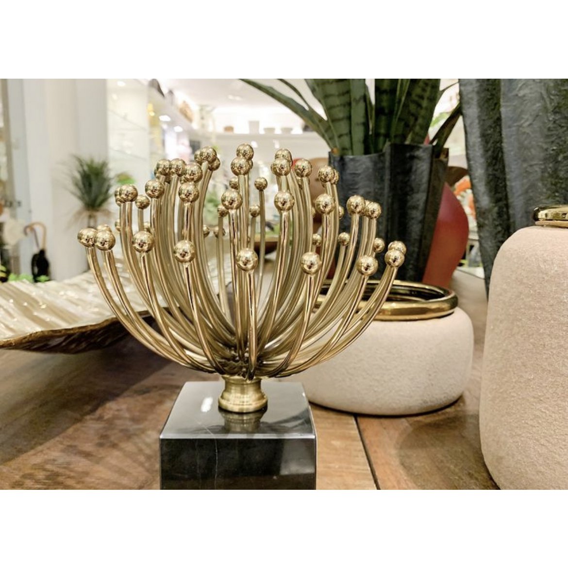Metalen bloemdecoratie goudkleurig